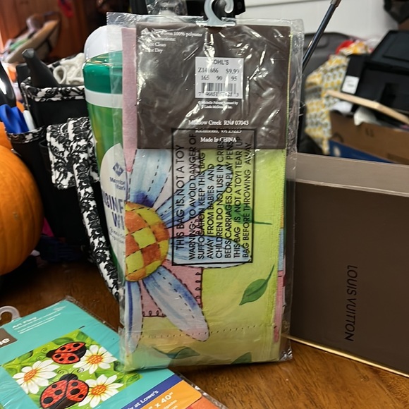 NWT ILLUSIONS lady bug spring daisy garden flag 12.5”x18”, 100% polyester - Picture 2 of 2